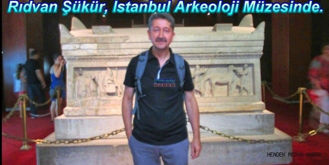 Rıdvan Şükür, İstanbul Arkeoloji Müzesinde.