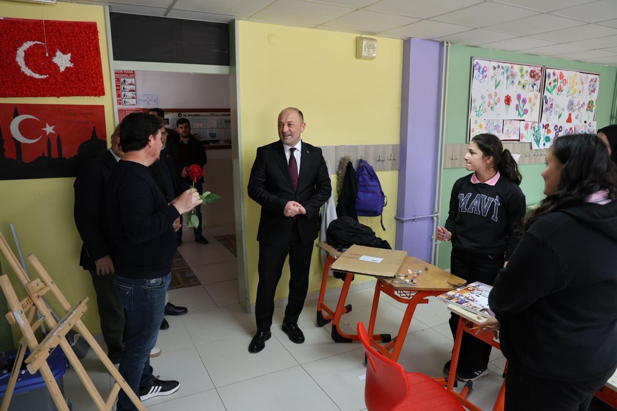  GEYVE BELEDİYE BAŞKANI YILDIZ’DAN OKULLARA MORAL ZİYARETİ