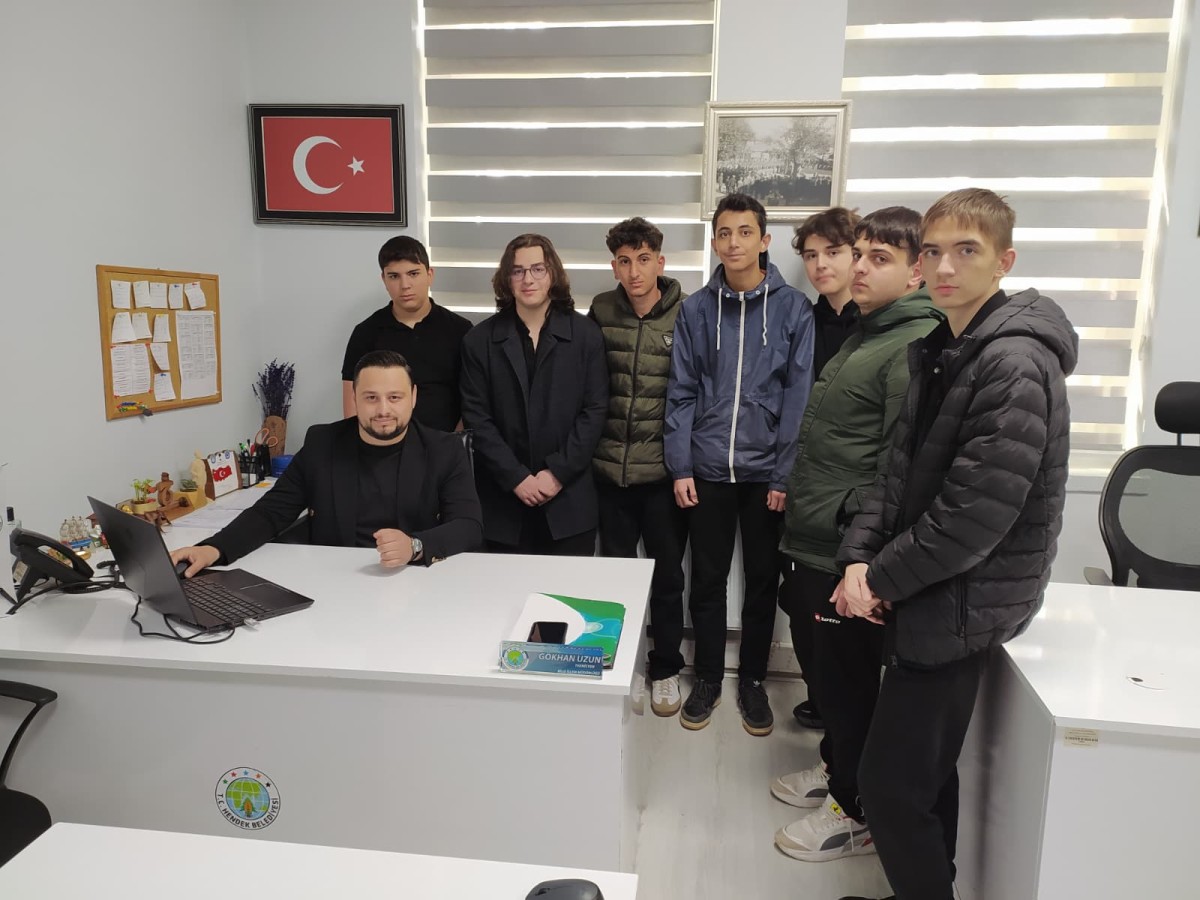 GELECEĞİN BİLİŞİMCİLERİNDEN HENDEK BELEDİYESİNE ZİYARET