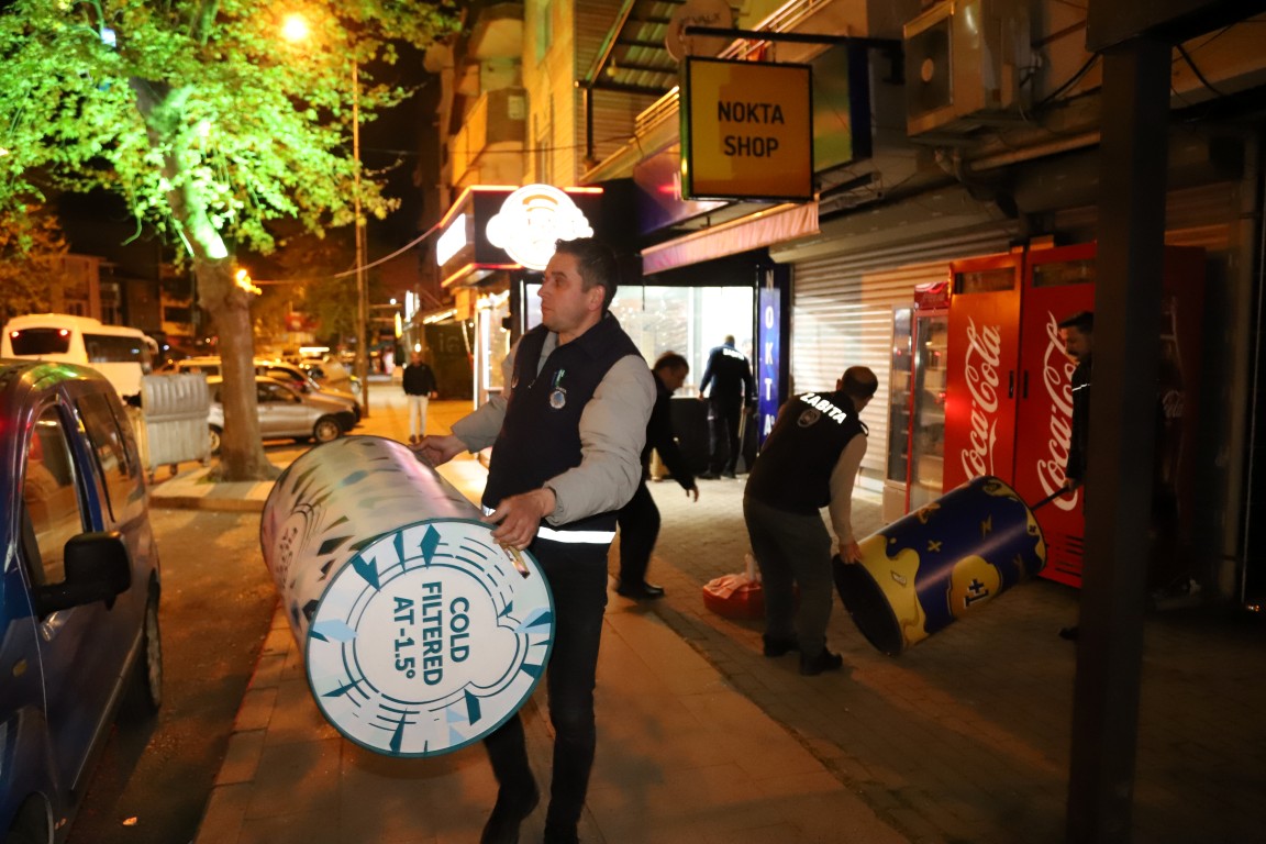 HENDEK BELEDİYESİ ZABITA EKİPLERİNDEN KALDIRIM İŞGALLERİNE SIKI DENETİM