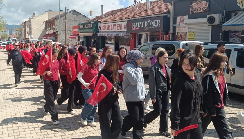 “19 Mayıs Coşkusu Pazaryeri’ni Sardı”