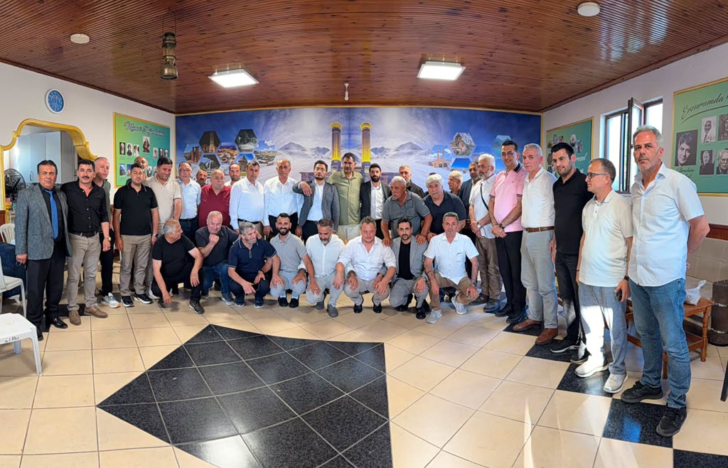 Sakarya Erzurumlular Derneği'nde güven tazelendi Dursun Murat Ak yeniden başkan seçildi