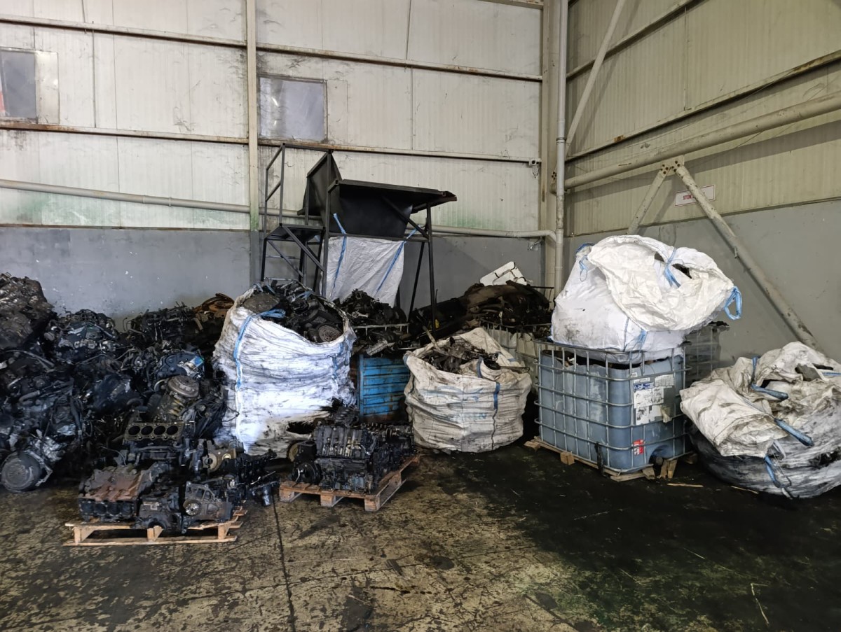 Sakarya'da 2 tır kaçak muhtelif motor parçaları yakalandı