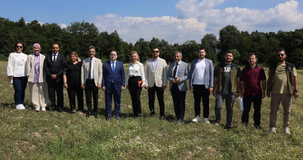 VALİ YARDIMCISI DEMİRAYAK VE BAŞKAN DİNÇ ERENLER BELEDİYESİ HAYVAN BAKIMEVİNİN YAPILACAĞI ALANI GEZDİ