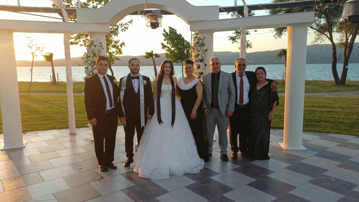 Dilara Yaren ile Umut Sapanca Gölü kıyısında ömür boyu mutluluğa 