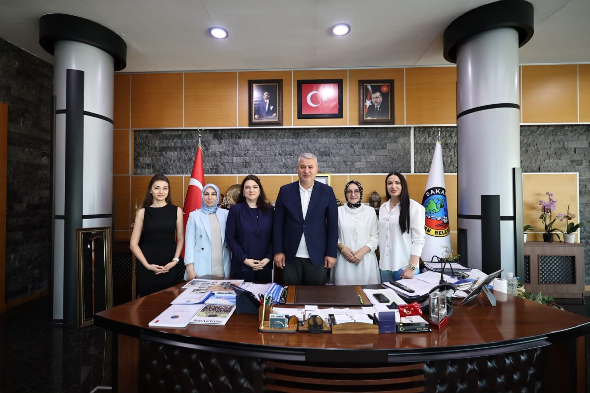  Serdivan Belediyesi ile KADEM Sakarya Temsilciliği Arasında İş Birliği Protokolü İmzalandı