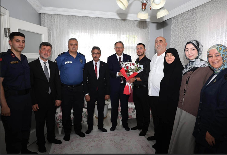 BAŞKAN ŞENOL DİNÇ 15 TEMMUZ GAZİLERİNİ ZİYARET ETTİ