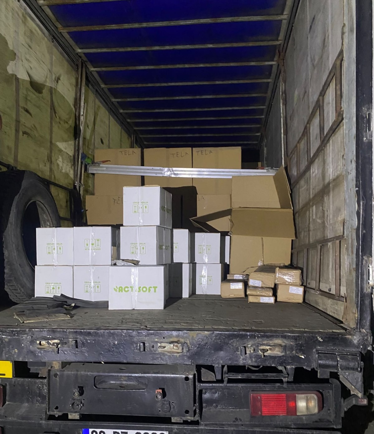 Sakarya'da *4 ton sahte alkol* yapımında kullanılabilecek 1 ton etil alkol, ele geçirildi