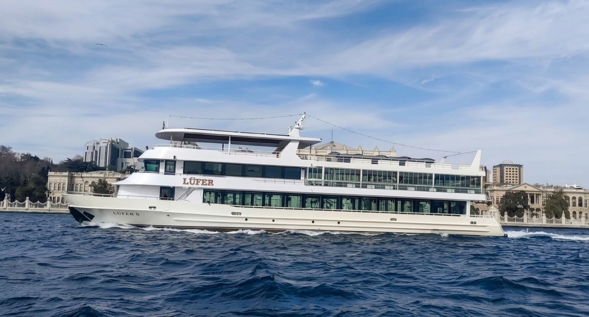 İstanbul Boğazı’nı Denizden Keşfetmenin İki Ayrıcalıklı Yolu