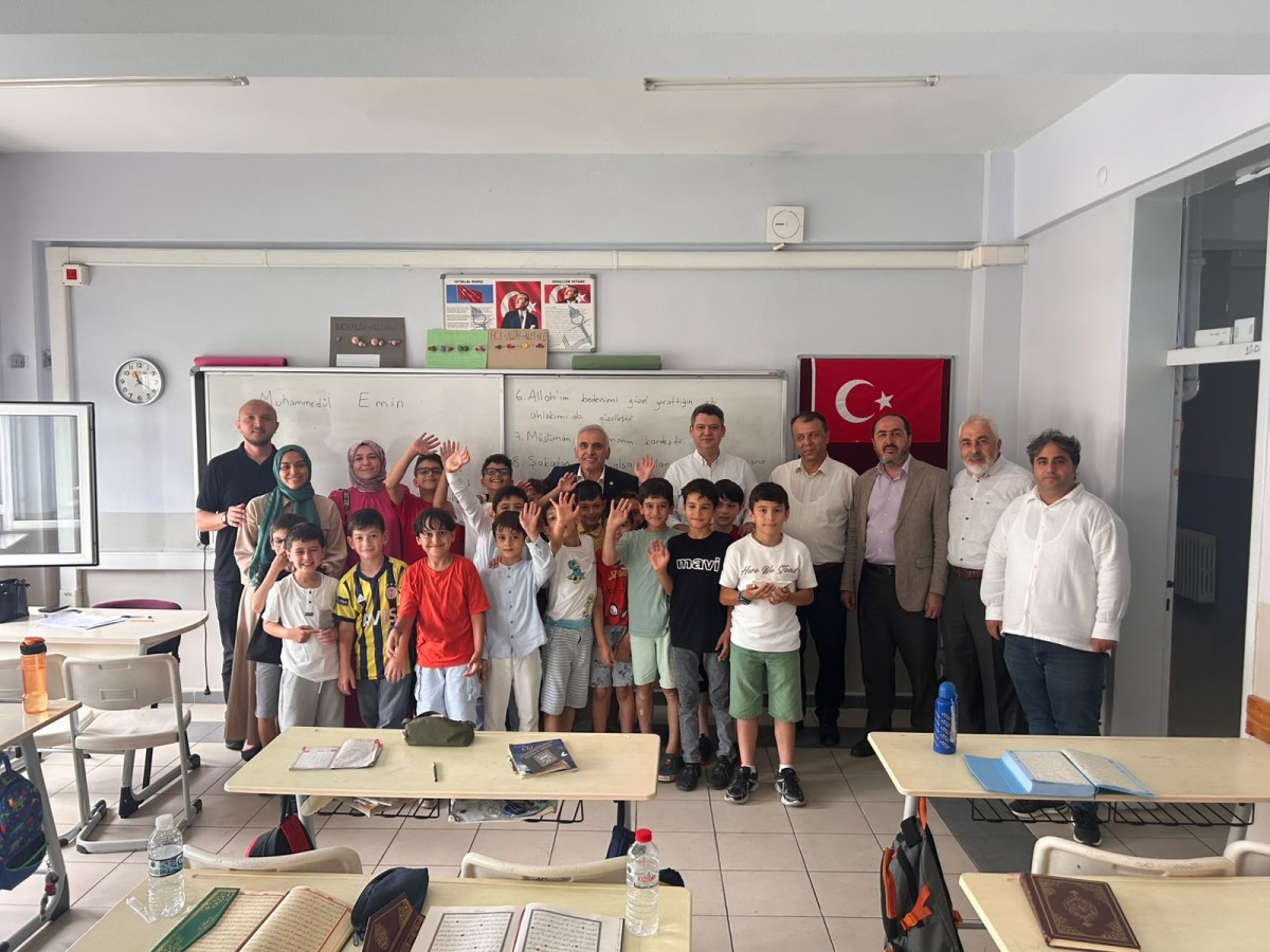 Ali İnci ve Gökpınar TÜGVA tarafından düzenlenen Yaz Kur’an Kurslarını ziyaret etti.