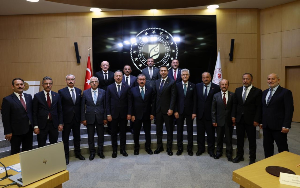 Başkan Şenol Dinç, Enerji ve Tabii Kaynaklar Bakanı Alparslan Bayraktar’ı Ziyaret Etti