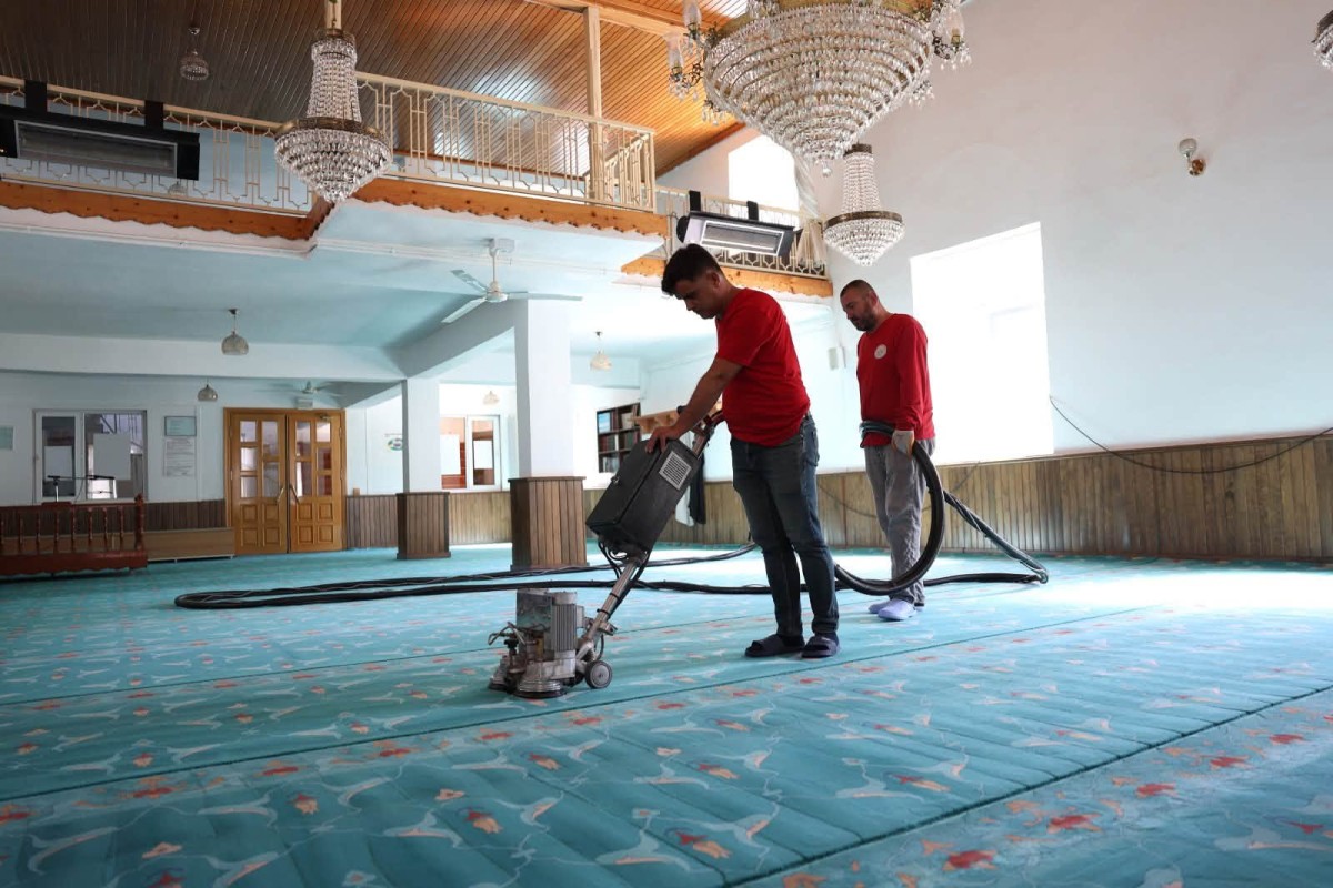 ERENLER’İN CAMİLERİNDE TEMİZLİK ÇALIŞMALARI SÜRÜYOR