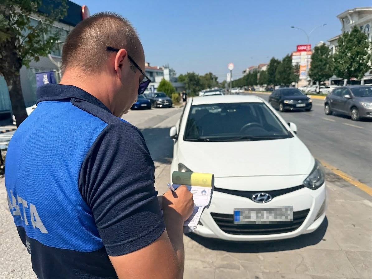 Serdivan’da Kaldırıma Park Eden Araçlara Cezai İşlem