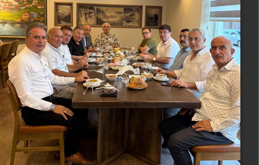 Trabzonlular Derneği’nden Ramazan Latifoğlu’na veda yemeği
