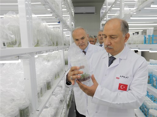 Tarım ve Orman Bakan Yardımcısı Abdülkadir Polat’tan  Sapanca Doku Kültürü Laboratuvarı’na  Tam Not