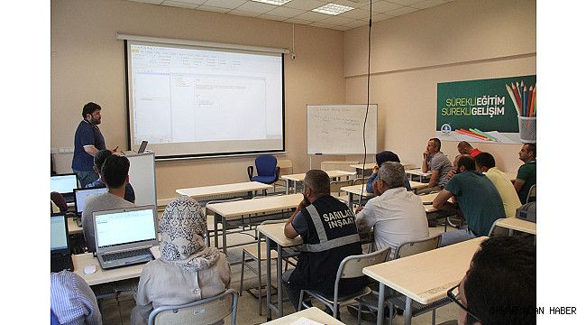 Mühendisler teknolojiyi yakından takip ediyor.