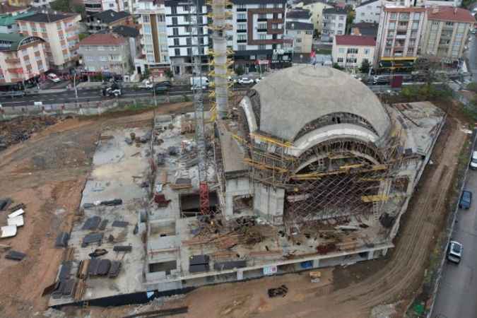 Çayırova'da kent meydanında çalışmalar sürüyor