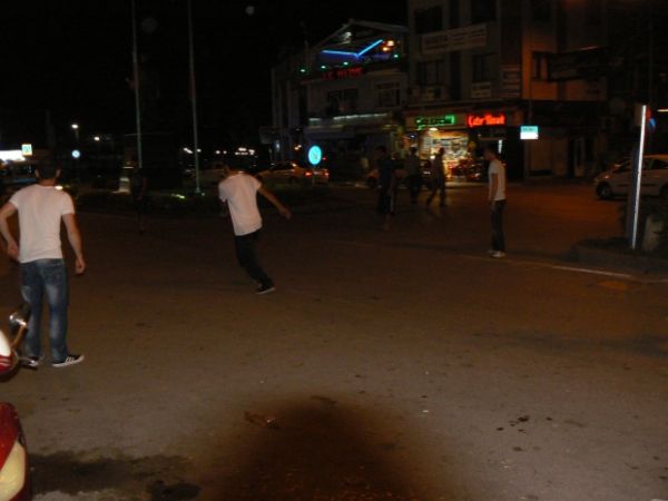Cumhuriyet alanında futbol maçı.