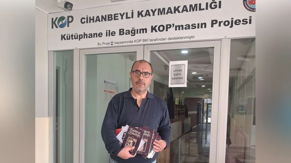 Bir Yılda 500 Kitap Hediye Etti