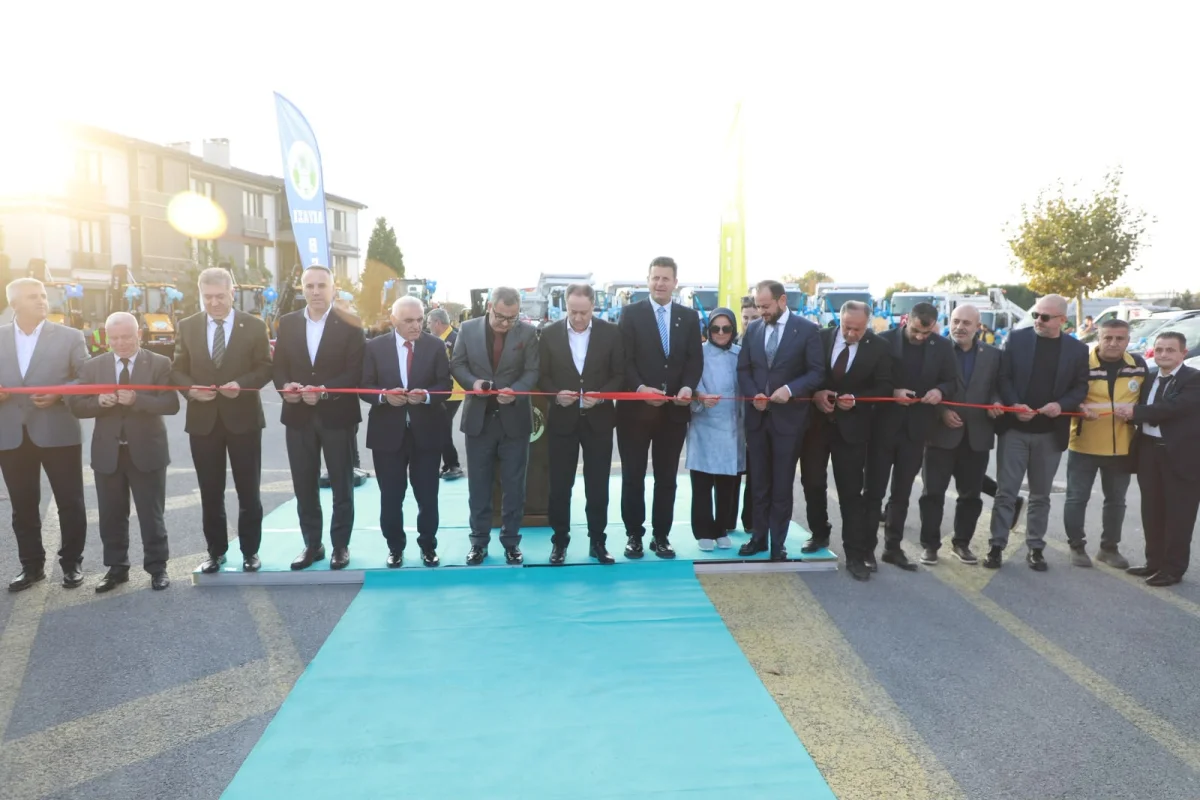 Akyazı Belediyesi 150 milyon liralık yeni araç filosunu tanıttı