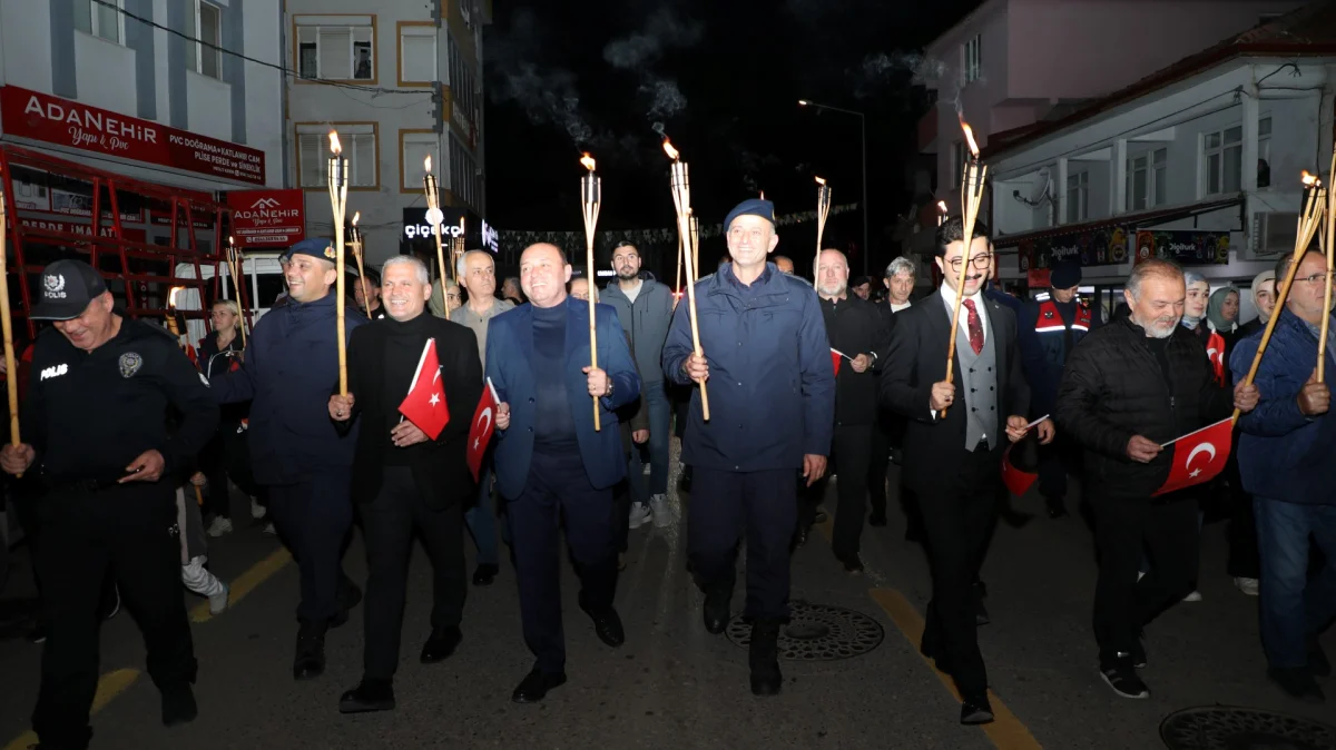 Ferizli'de Cumhuriyetin 103.yılı coşkulu feneralayı