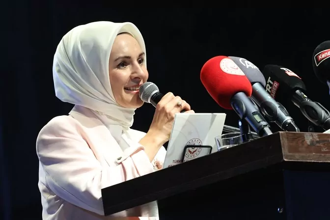 Bakan Göktaş'tan aile ve çocuklara 'hayırlı olsun' paylaşımı
