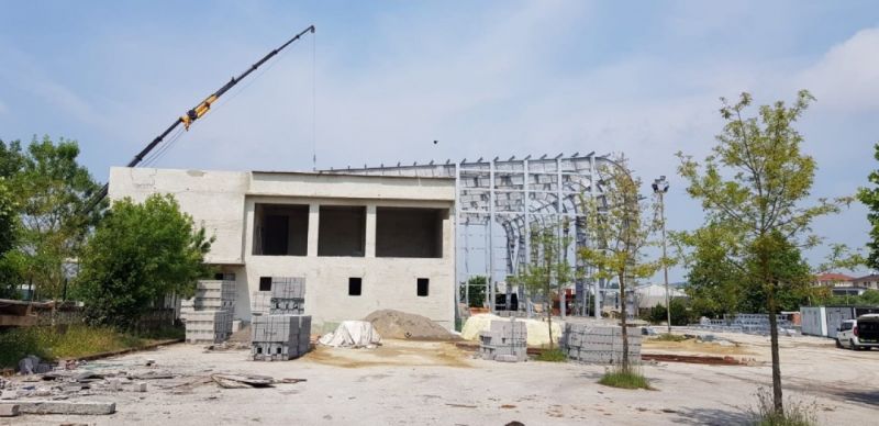 Kandıra yüzme havuzunun çelik montajı yapılıyor