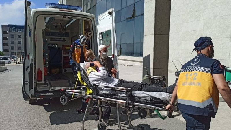İpi çözülen kurbanlık koç, elmacık kemiğini kırdığı sahibini bayılttı