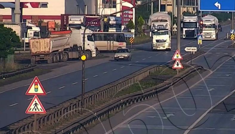 Işık ihlali sonucu meydana gelen kaza kamerada