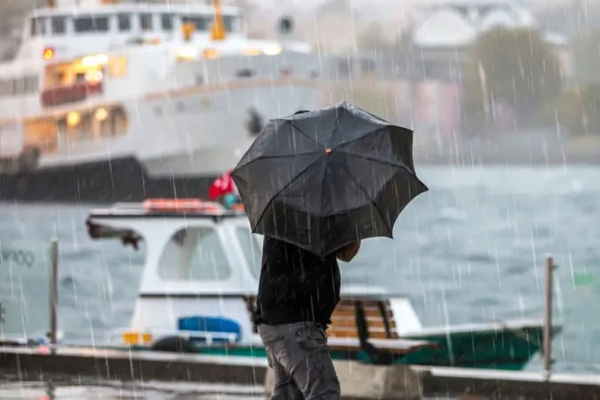 Meteoroloji'den sağanak, fırtına ve toz uyarısı