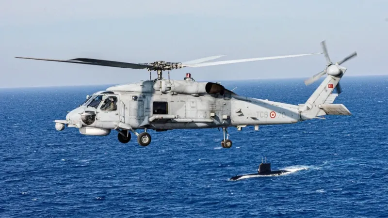 SH-70 helikopteri denize acil iniş yaptı!