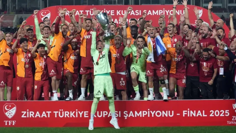 Galatasaray, kupayı coşkuyla kaldırdı!
