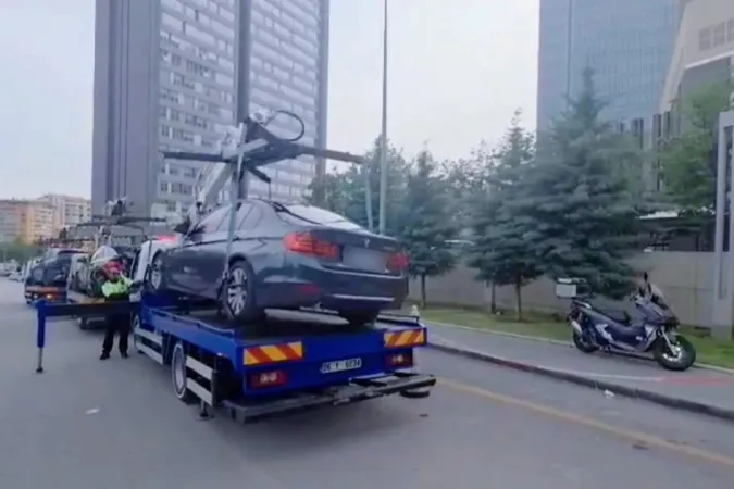 Ambulansa yol vermeyen konvoya ceza yağdı...