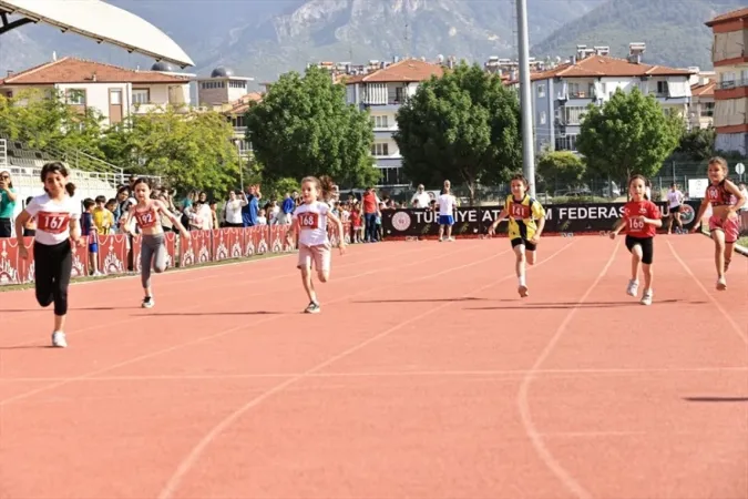 Denizli'de “En Hızlı Benim” atletizm yarışmasına yoğun ilgi