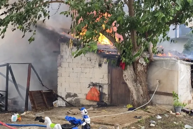 Antalya Kumluca’da sera evinde yangın