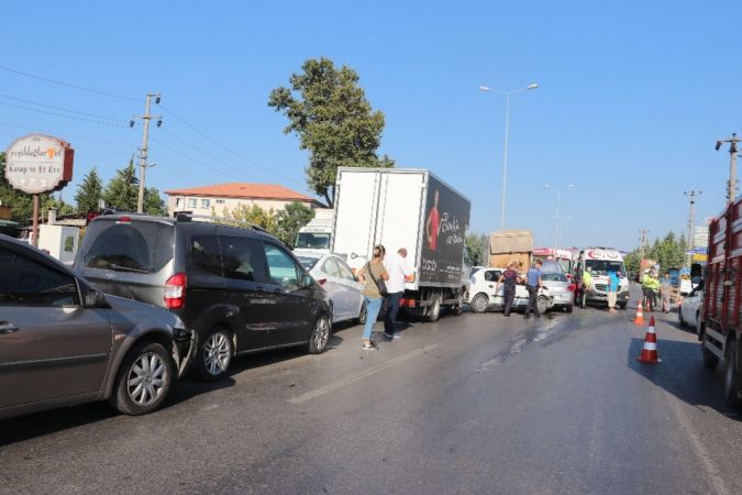 Kocaeli'de 11 araç birbirine girdi: 3 yaralı