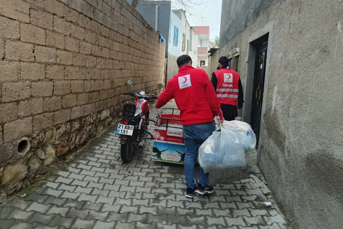 Mardin Kızılay’dan 420 aileye bayramlık hediyesi