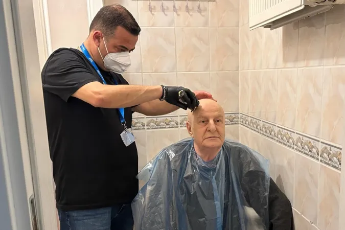 İstanbul Bakırköy'de bayramlık tıraş etti