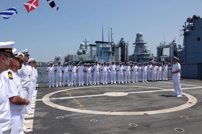 Türk gemileri Taranto’da