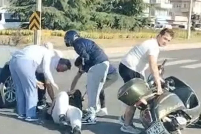 Düzce'de motosiklet sürücüsü yola savruldu
