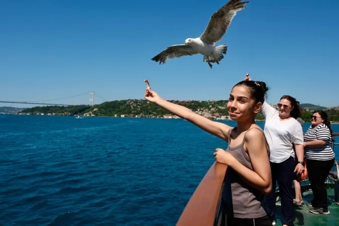 İstanbul Şehir hatlarından çocuklara karne hediyesi