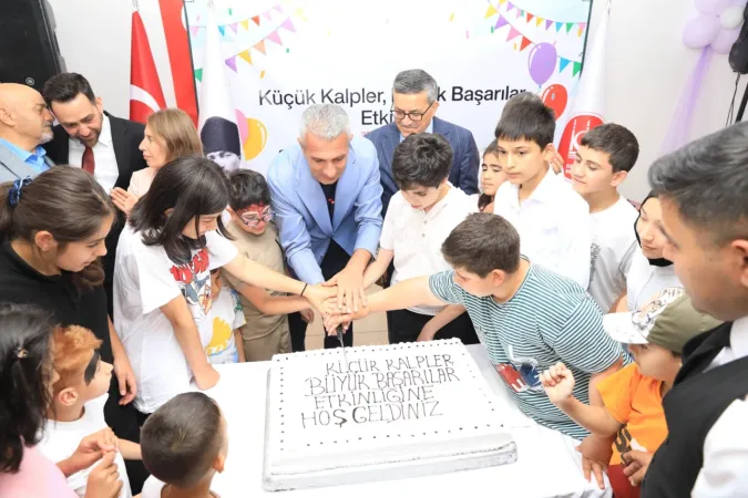 Ankara Keçiören'de engelli çocuklara karne hediyesi