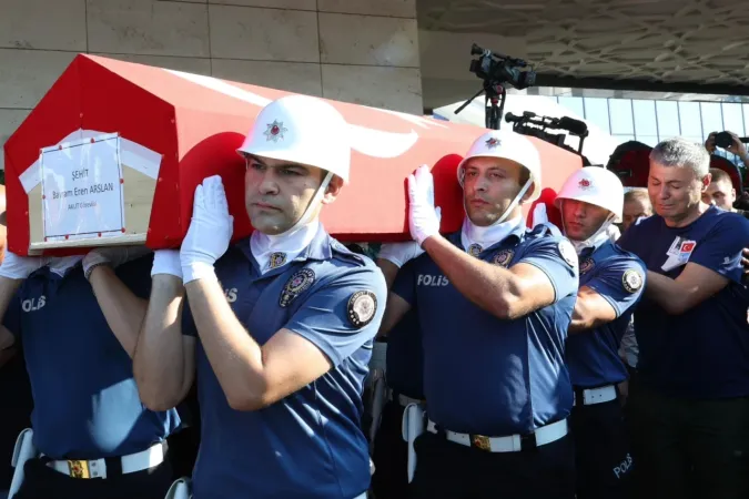 Seyitgazi’de şehit olan AKUT gönüllüleri son yolculuğuna uğurlandı