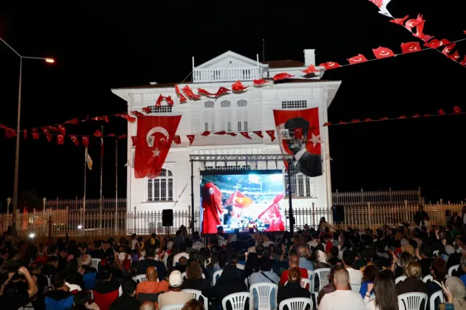 12 Dev Adam’ın final zaferi Mütareke Meydanı’nda kutlandı