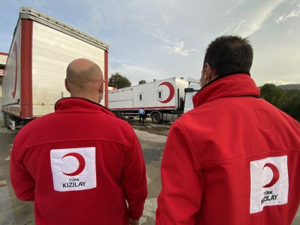 Düzce’den Kızılay ekipleri yola çıktı