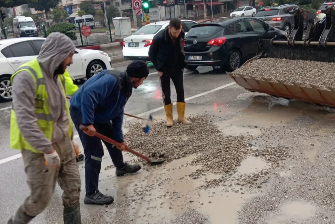 Antalya’da yağış sonrası anında müdahale