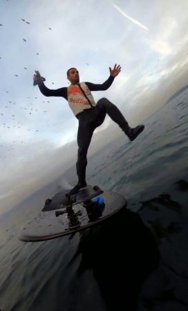 Kenan Sofuoğlu fliteboard yaparken suya düştüğü videoyu paylaştı