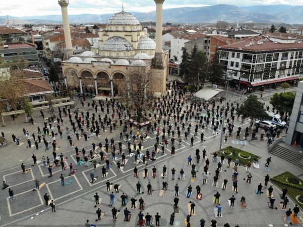 Düzce’de camilerde yağmur duasına binlerce kişi katıldı
