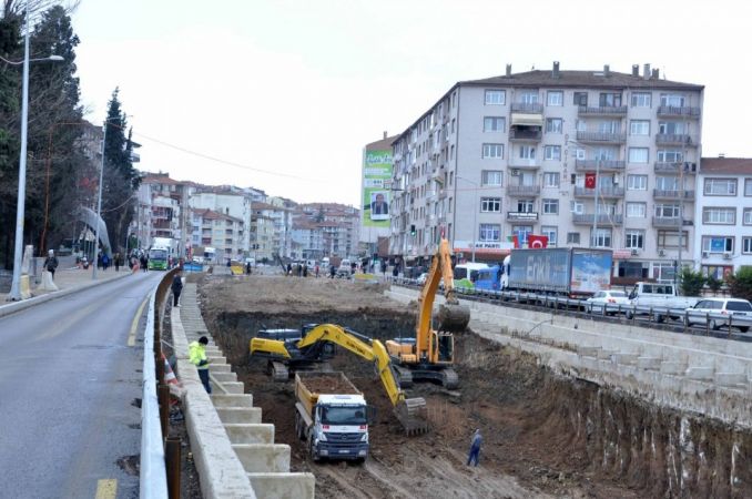 Karamürsel köprülü kavşağında çalışmalar sürüyor