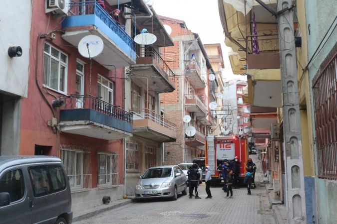 Sobada patlayan pil itfaiye ekiplerini alarma geçirdi